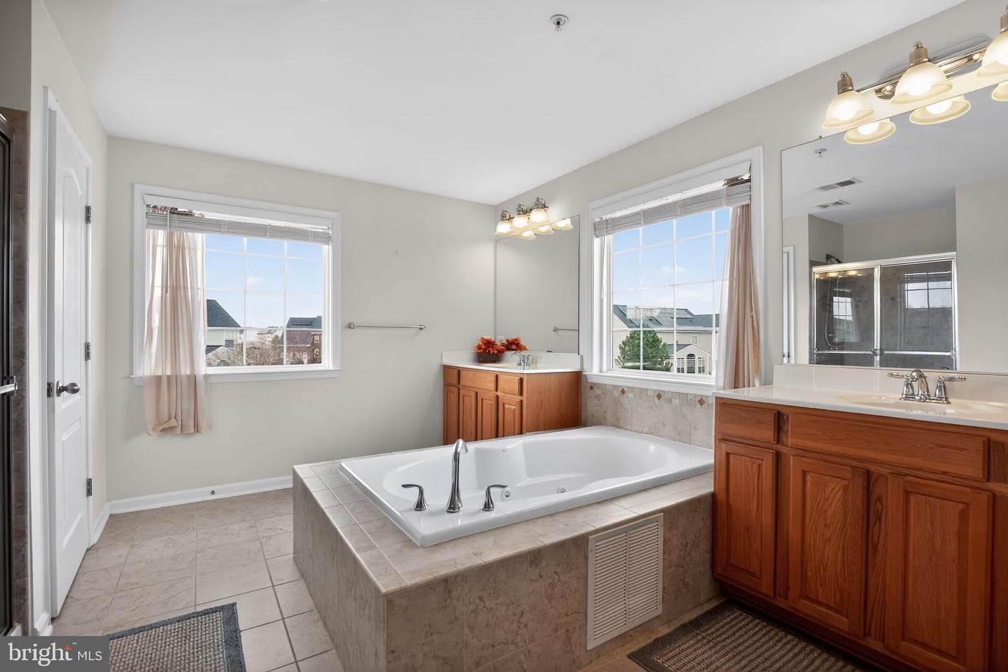 7406 White Plains Lane photo 13