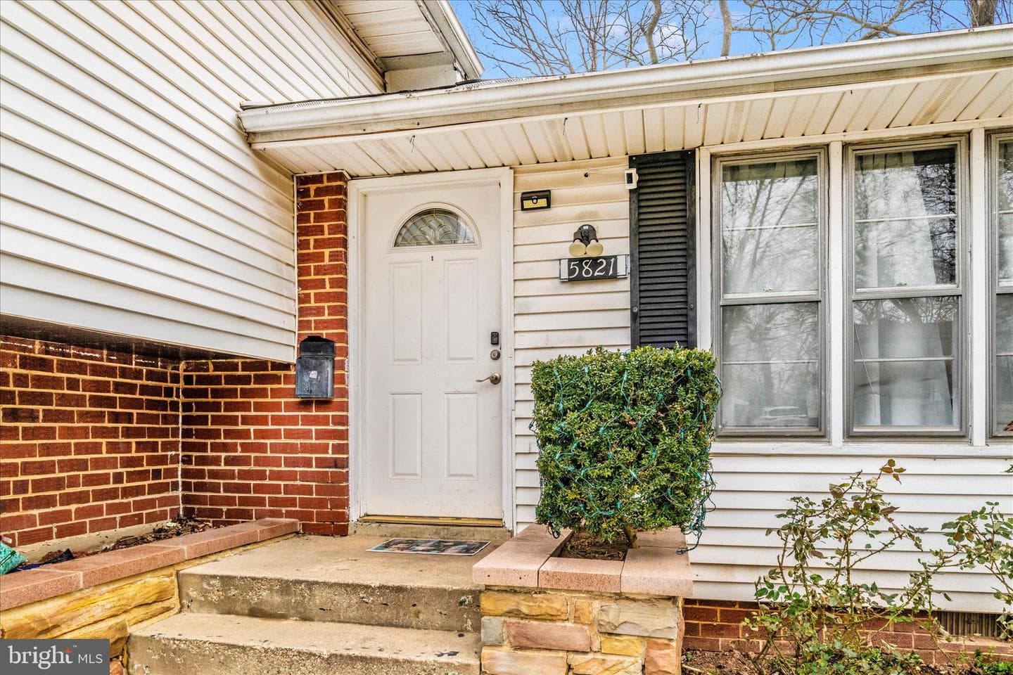 5821 Mentana Street photo 2