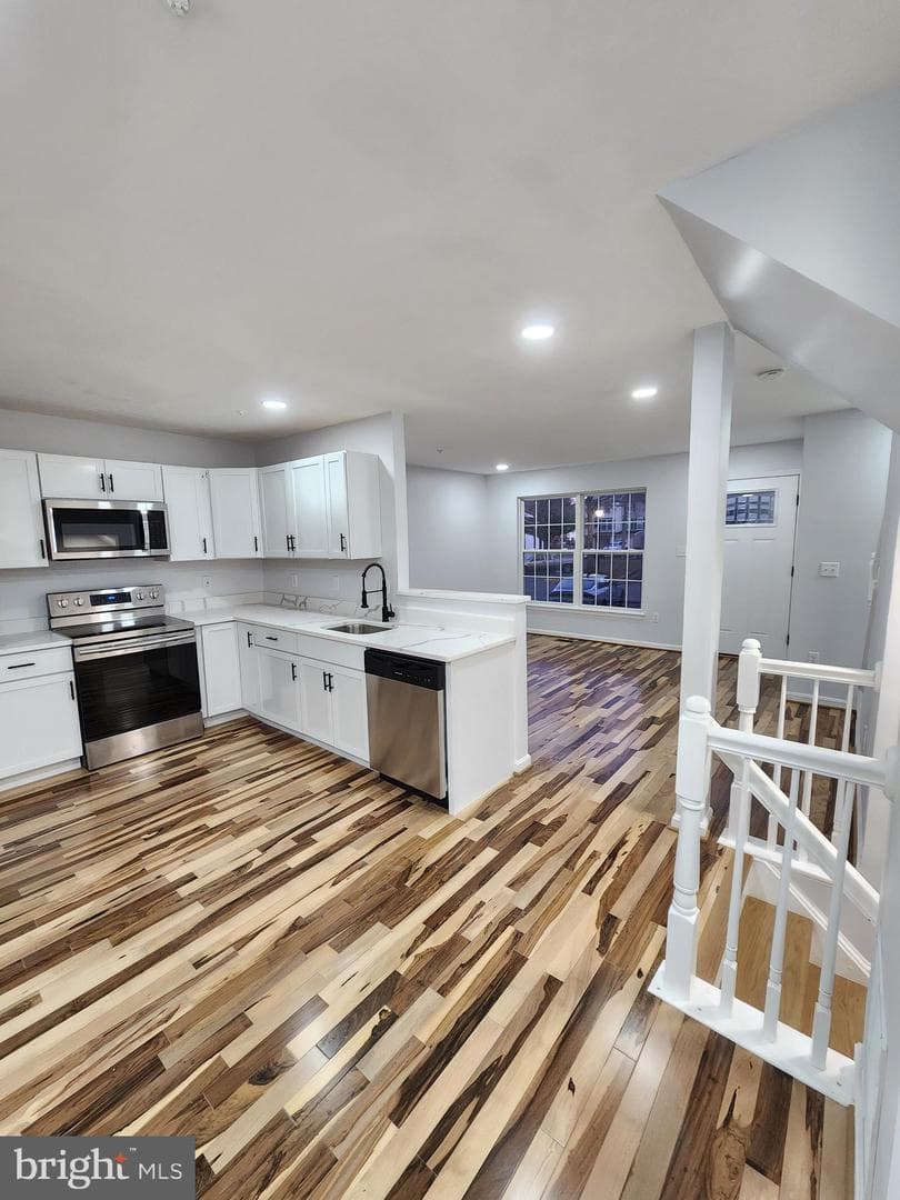 13028 Salford Terrace photo 28