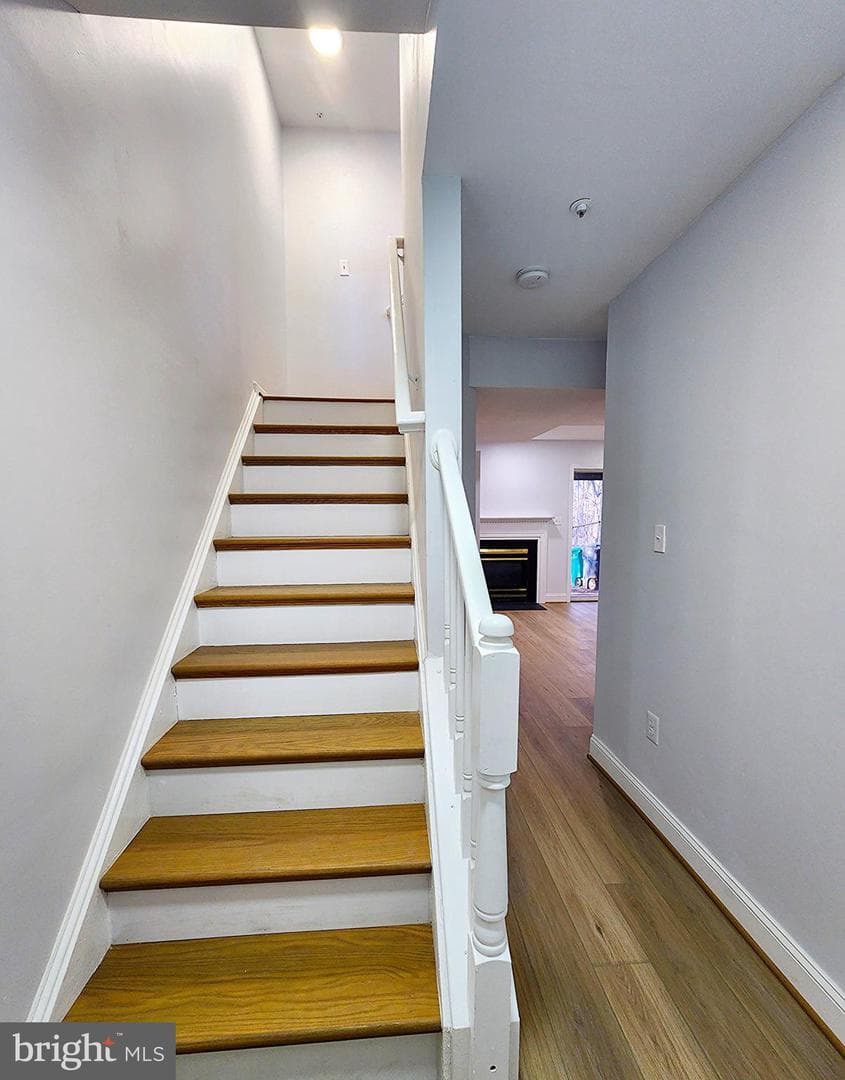 13028 Salford Terrace photo 30