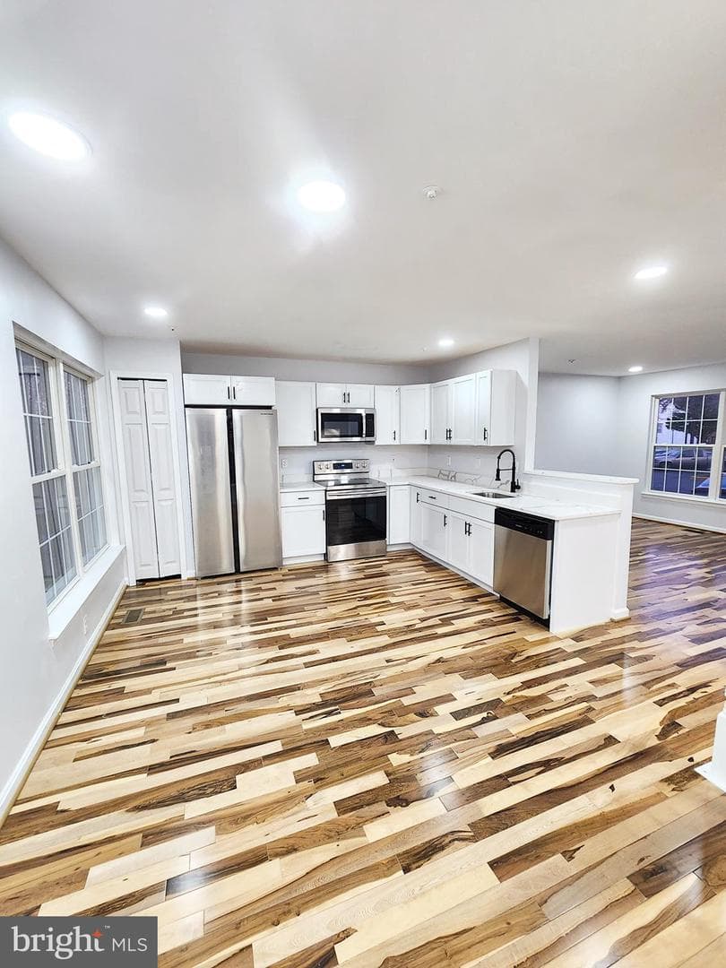 13028 Salford Terrace photo 8
