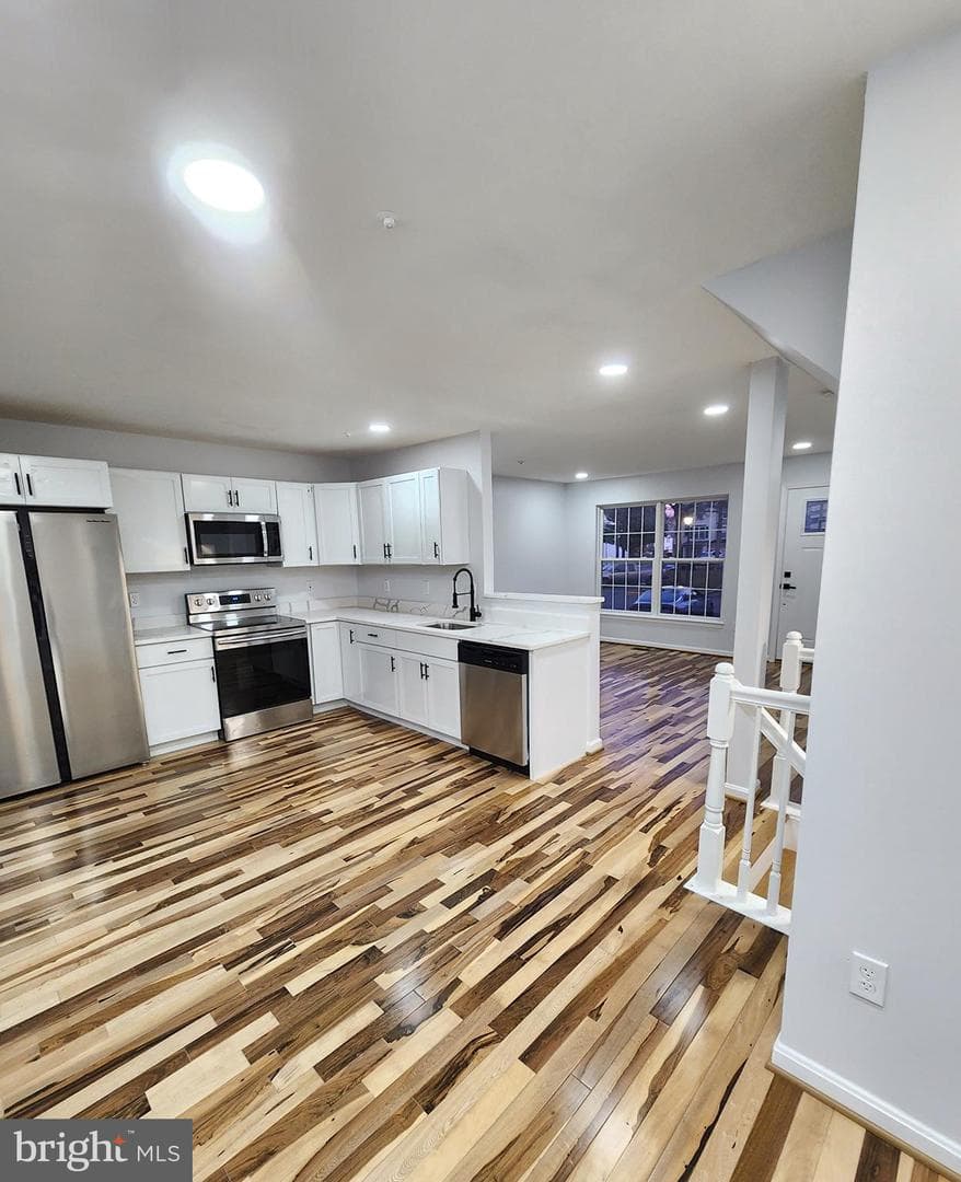 13028 Salford Terrace photo 9