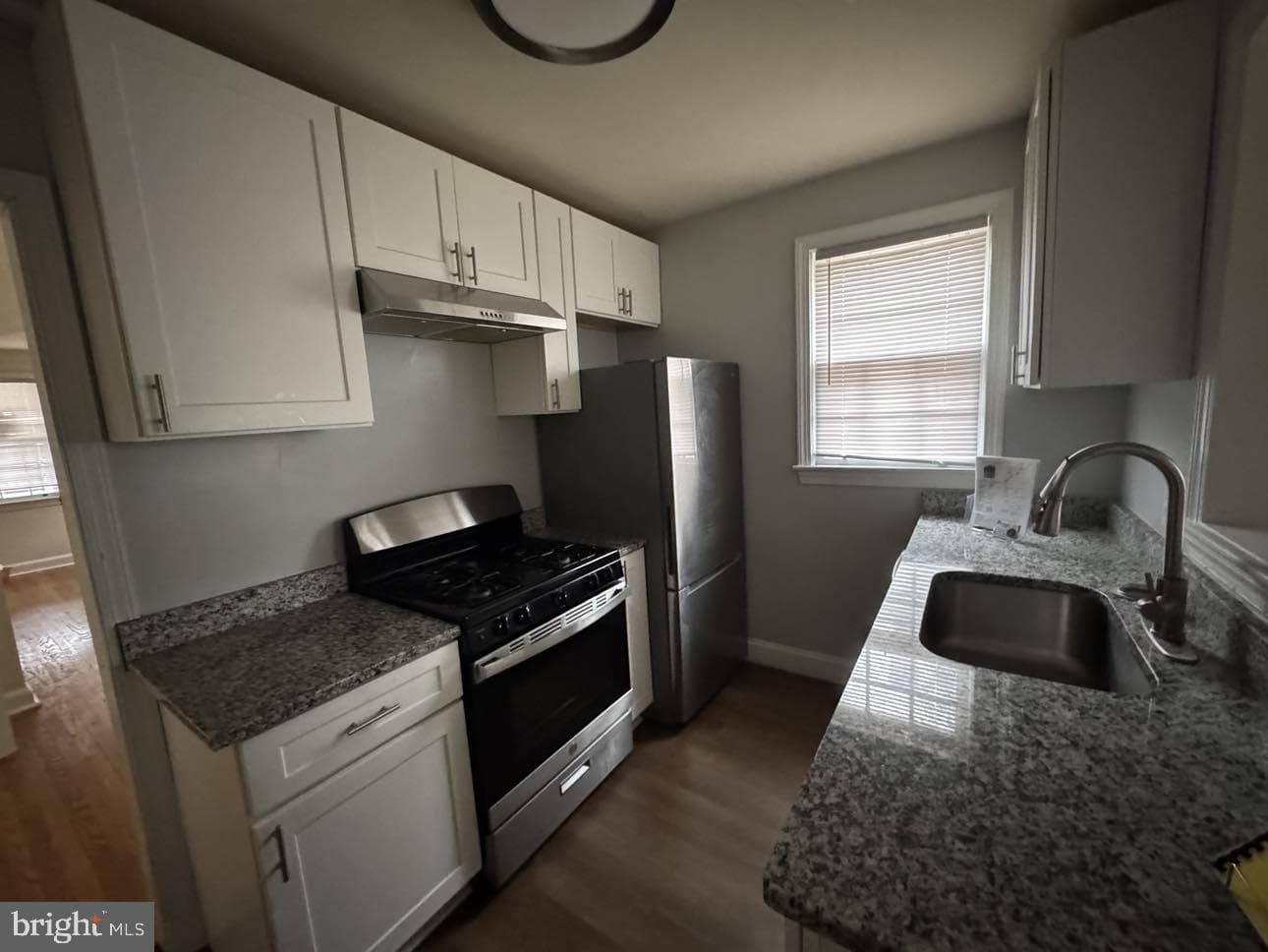 419 Larchmont Avenue photo 4