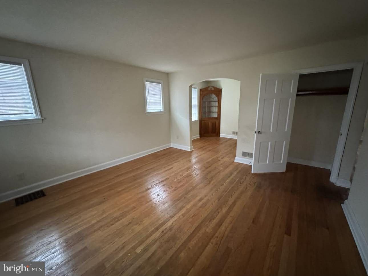 419 Larchmont Avenue photo 5