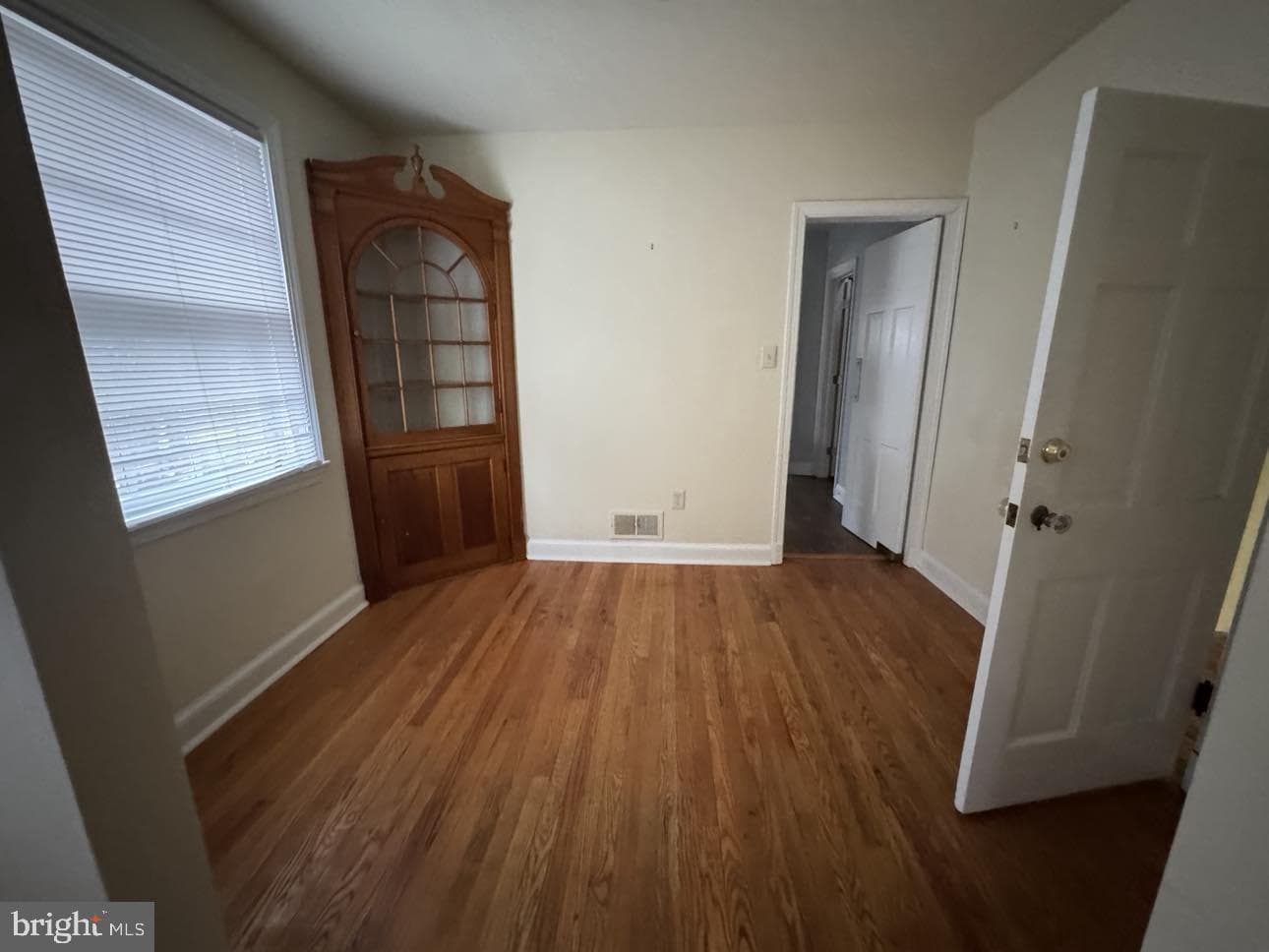 419 Larchmont Avenue photo 7