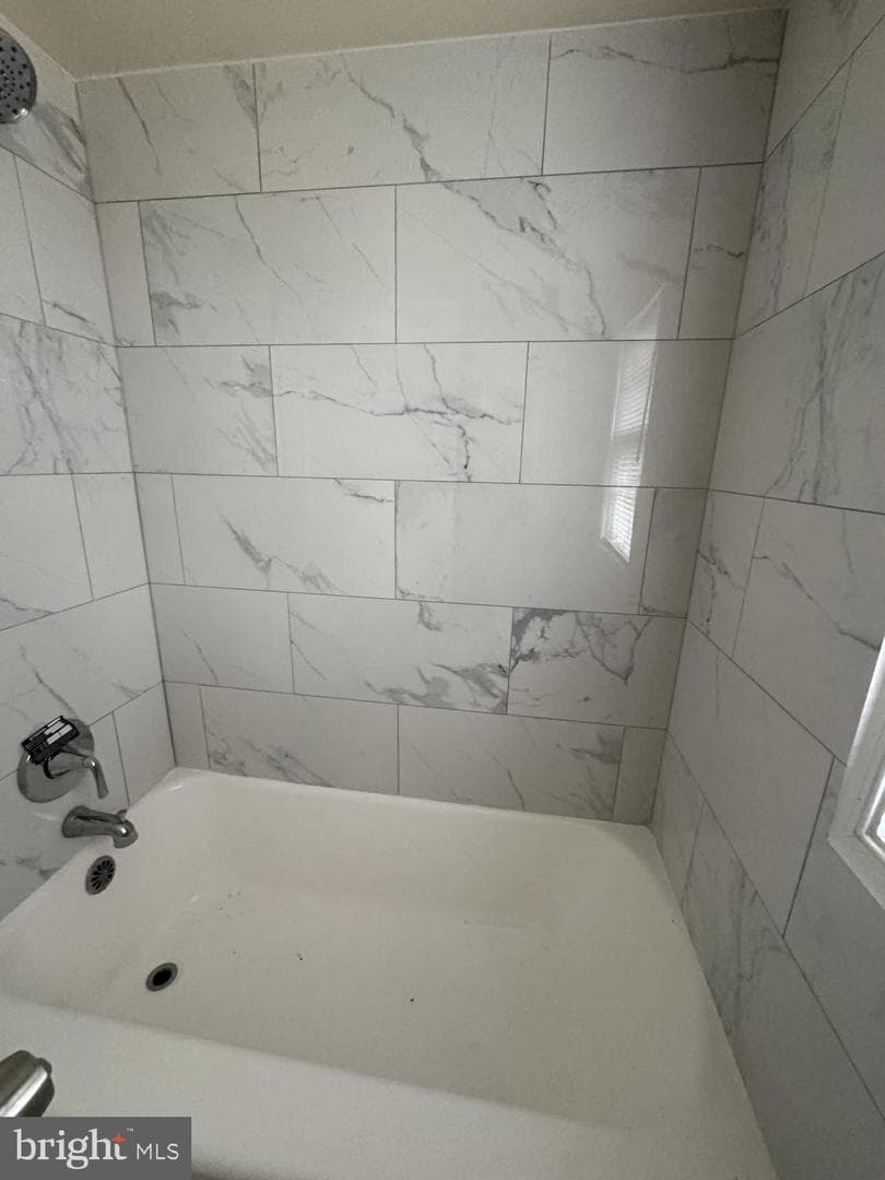 419 Larchmont Avenue photo 8