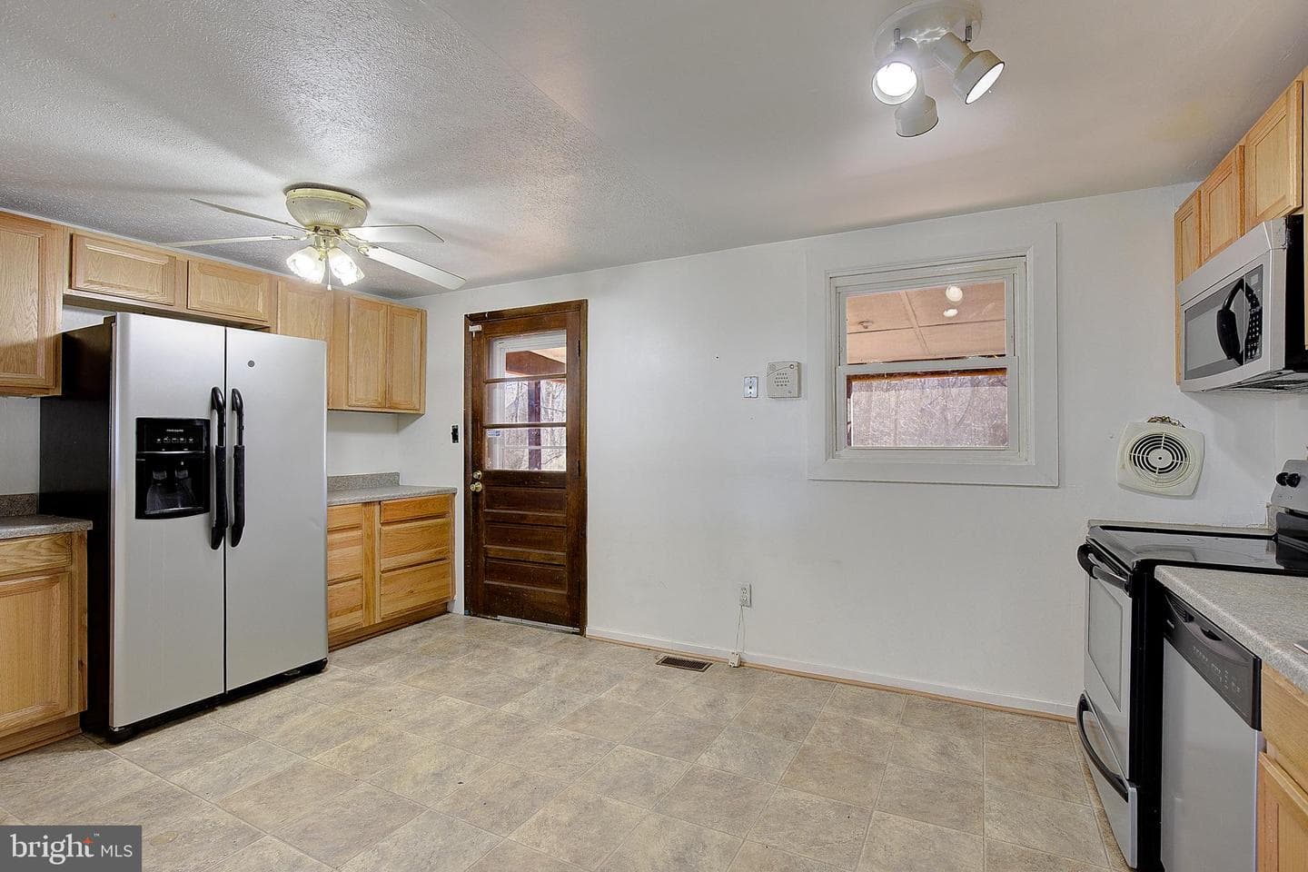 3611 Blackwater Road photo 6