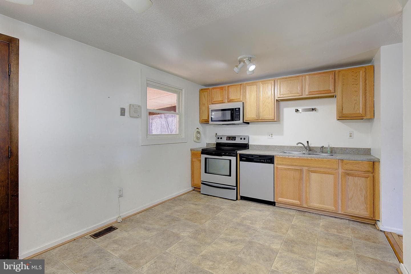 3611 Blackwater Road photo 7