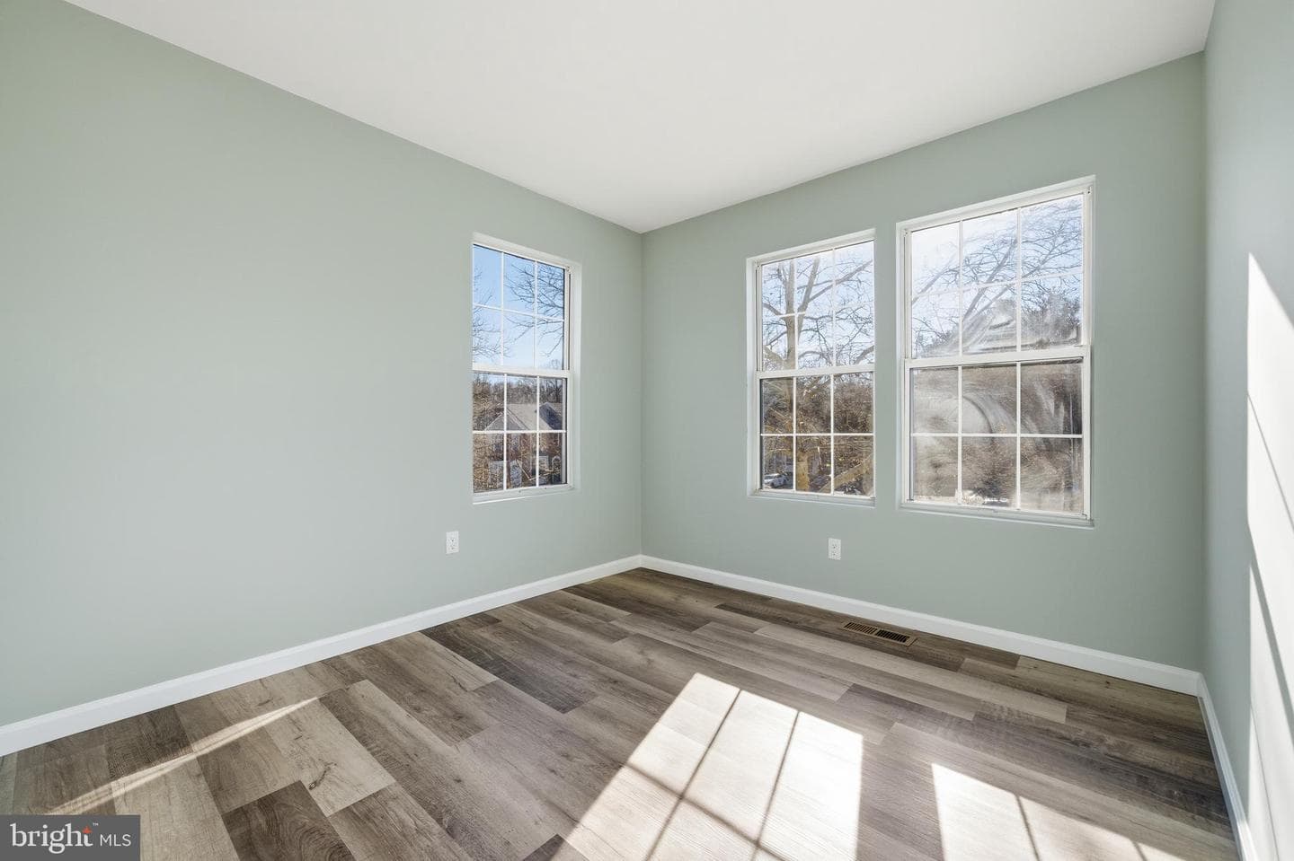 933 Westlake Drive photo 23
