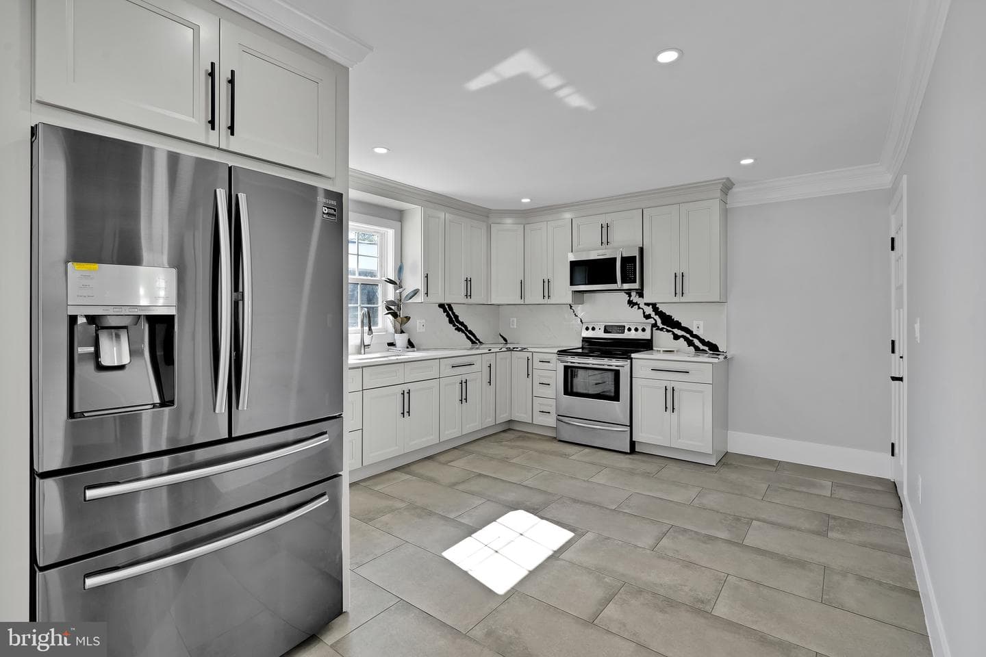 9305 4th Street photo 9