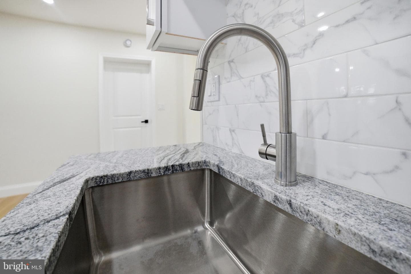 12806 Monroe Avenue photo 8