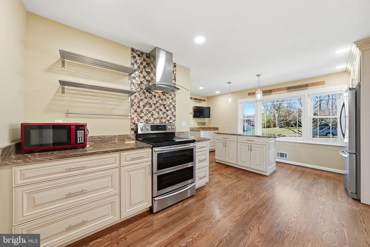 6914 Trowbridge Place photo 14