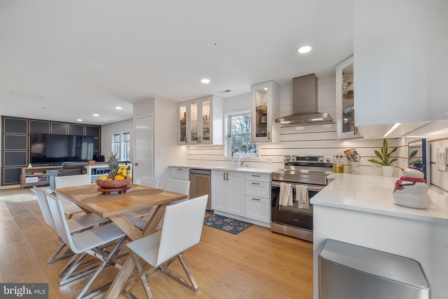 9226 Fowler Lane photo 1