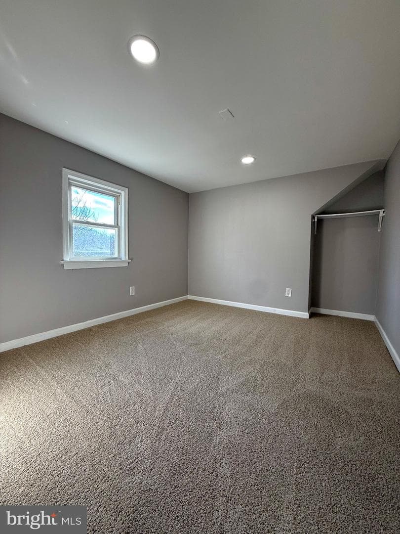 5819 Crown Street photo 11
