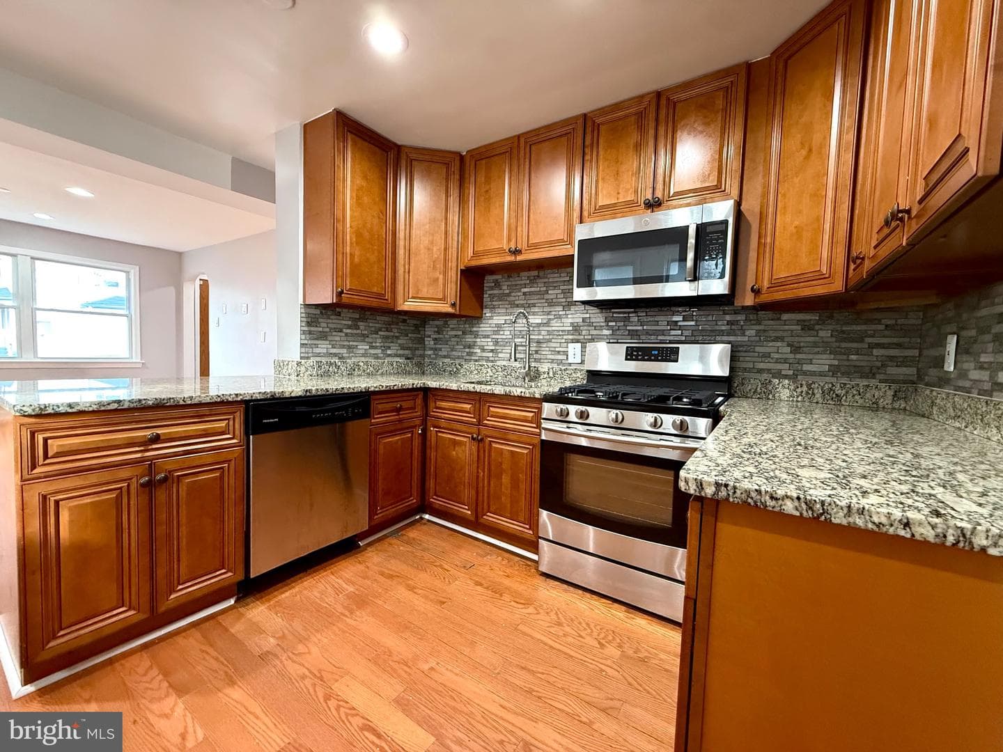 5819 Crown Street photo 5