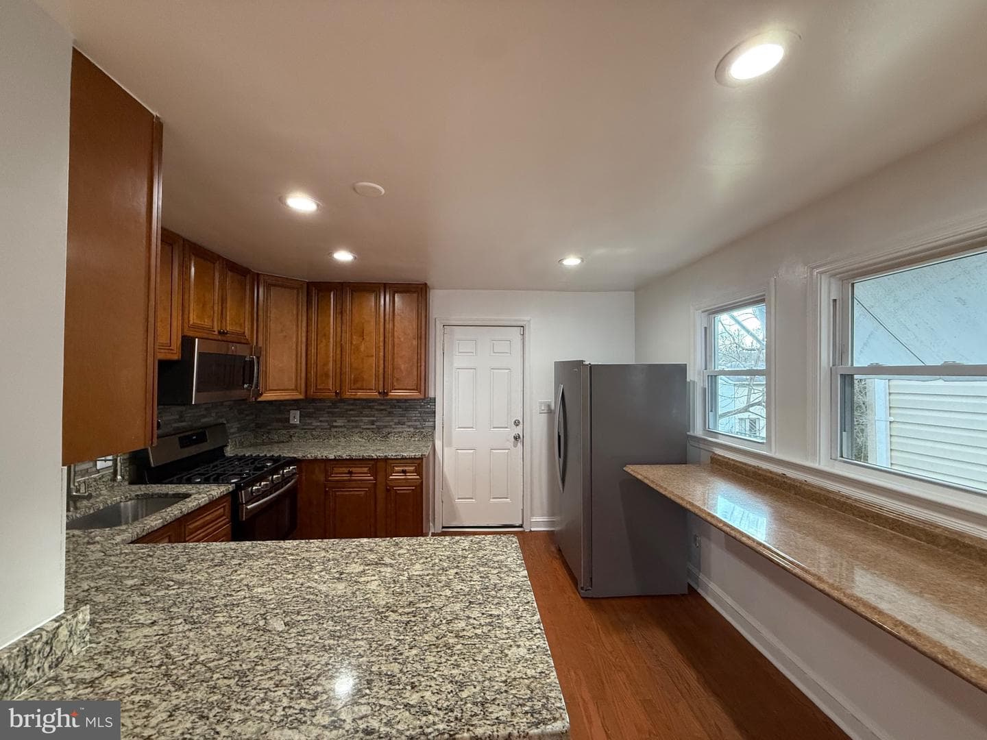 5819 Crown Street photo 7