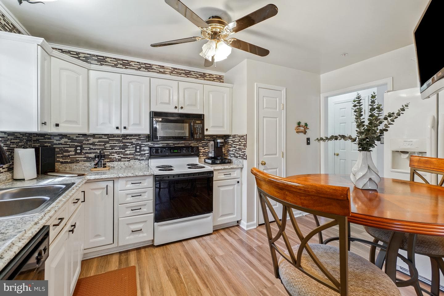 2303 Whitehall Street photo 9