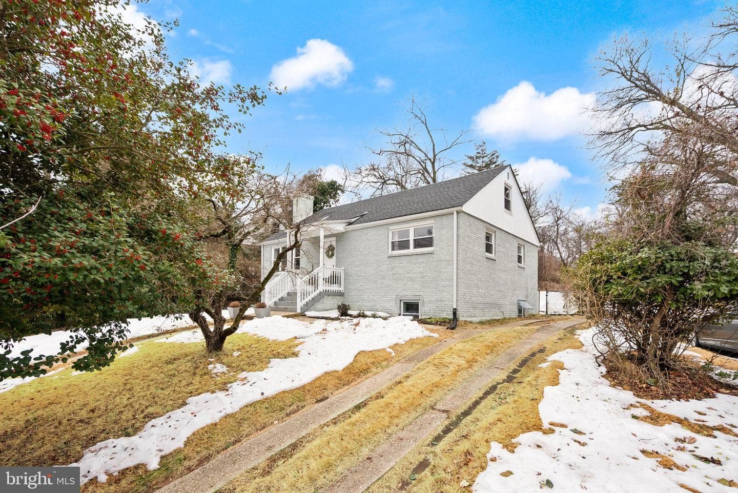 4901 Abbott Drive photo 2