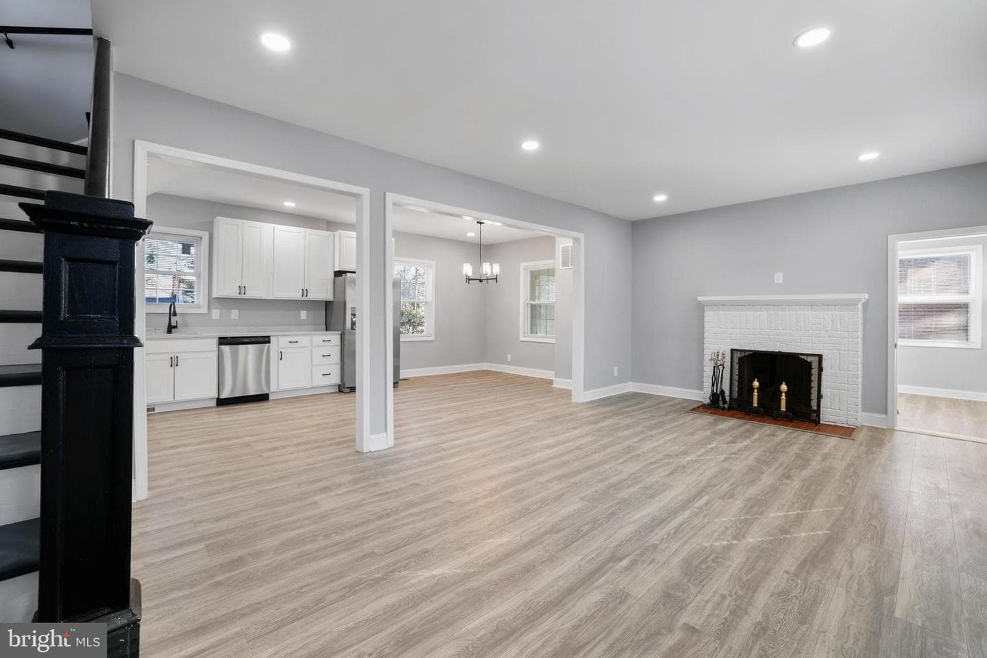 6105 43rd Avenue photo 3