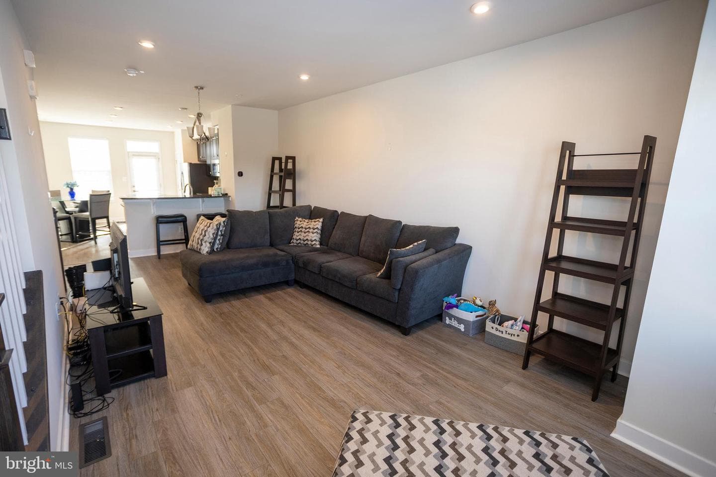 9926 New Pointe Drive photo 8