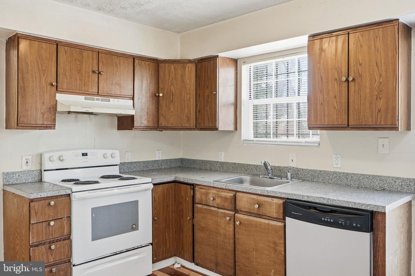 5808 Burgundy Street photo 26