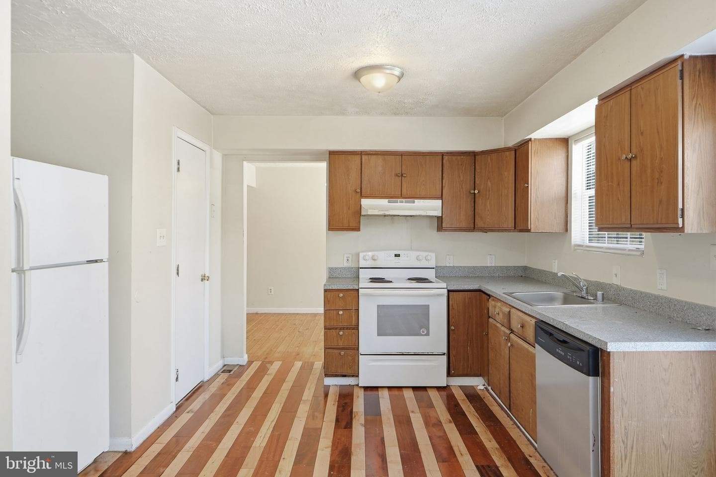 5808 Burgundy Street photo 27