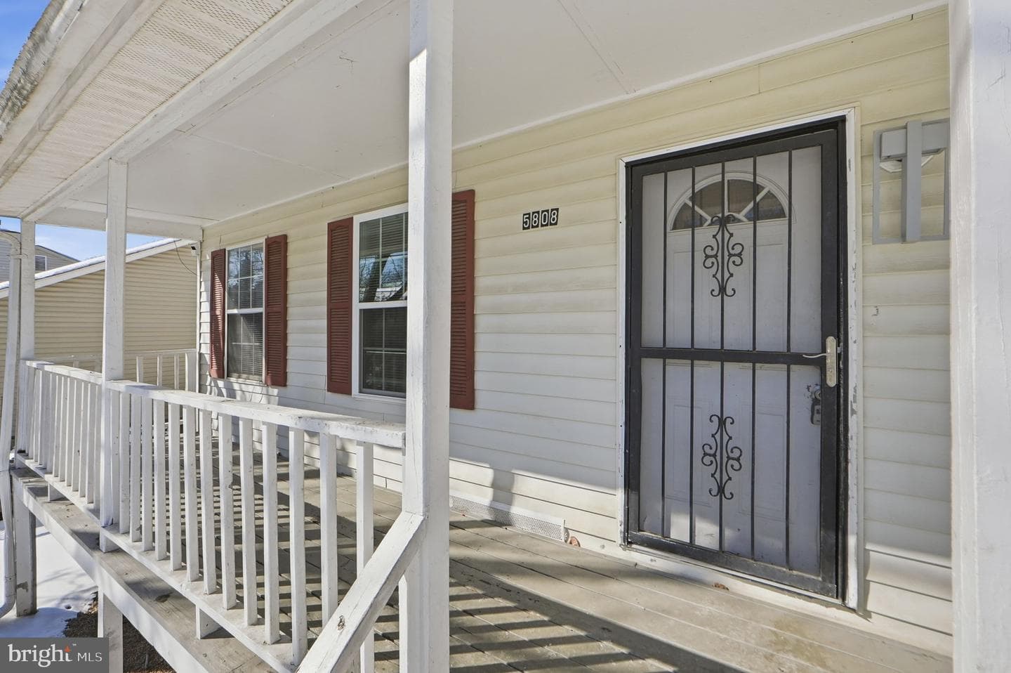 5808 Burgundy Street photo 4