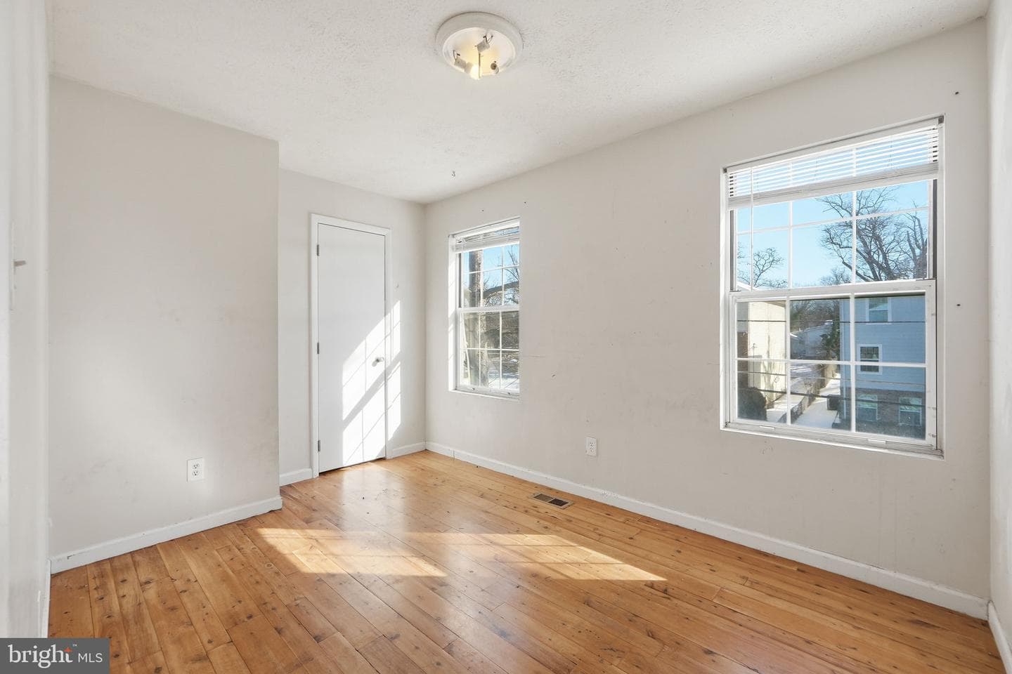 5808 Burgundy Street photo 8
