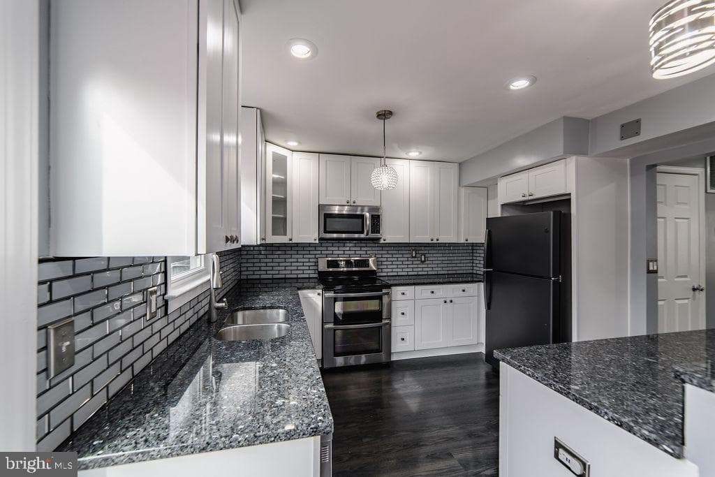 5919 Applegarth Place photo 10