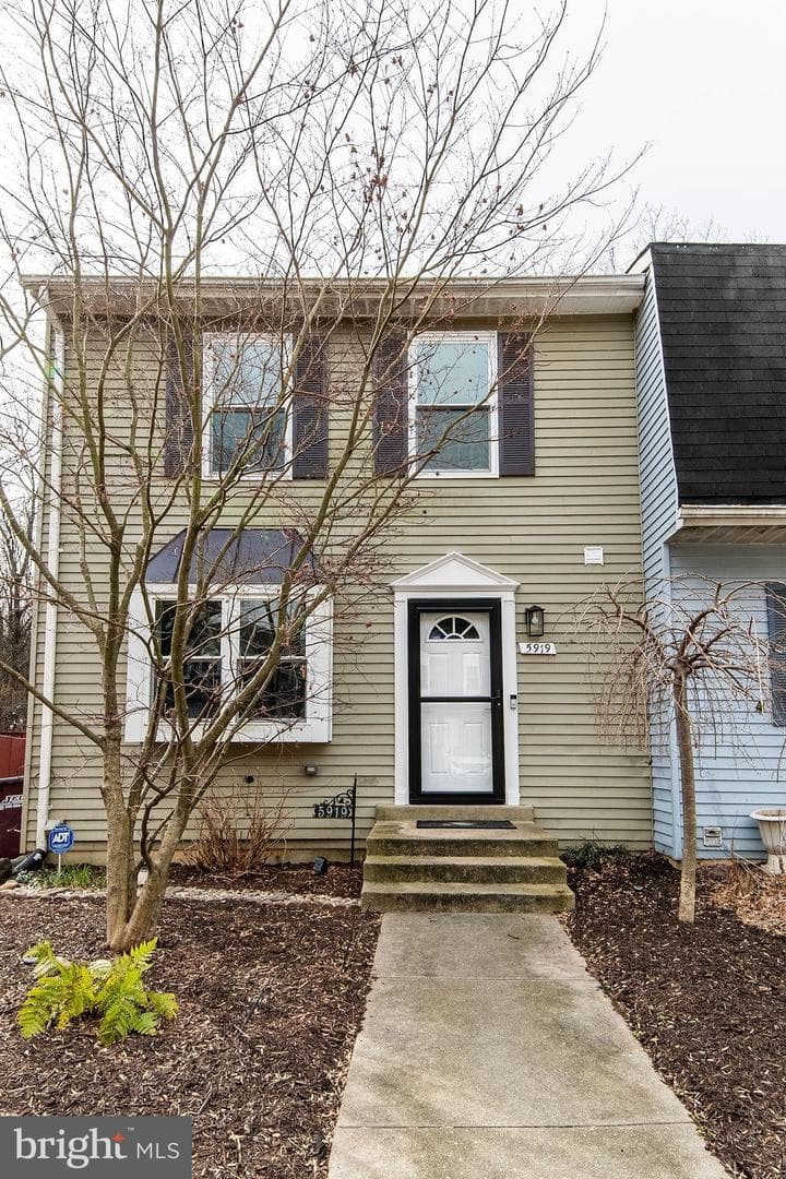 5919 Applegarth Place photo 4