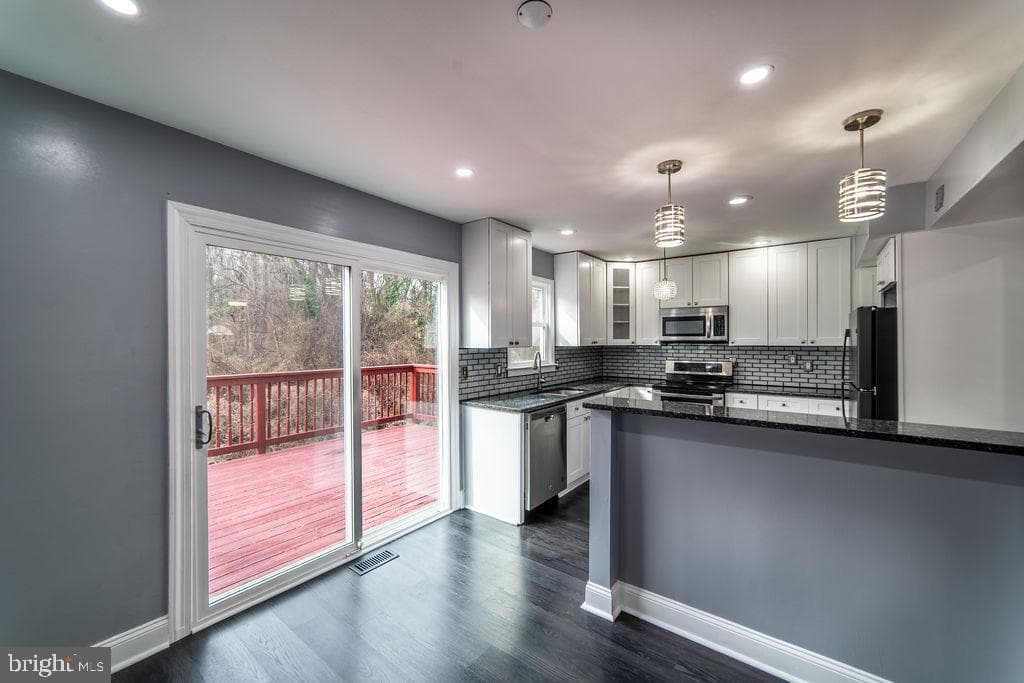 5919 Applegarth Place photo 8