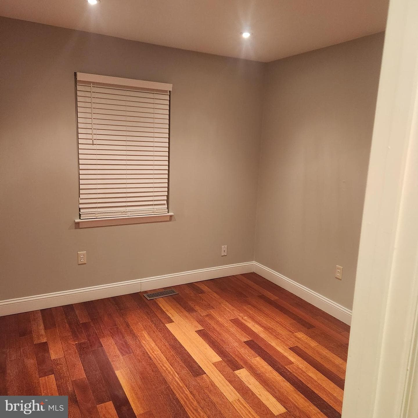 8307 Snowden Oaks Place photo 10