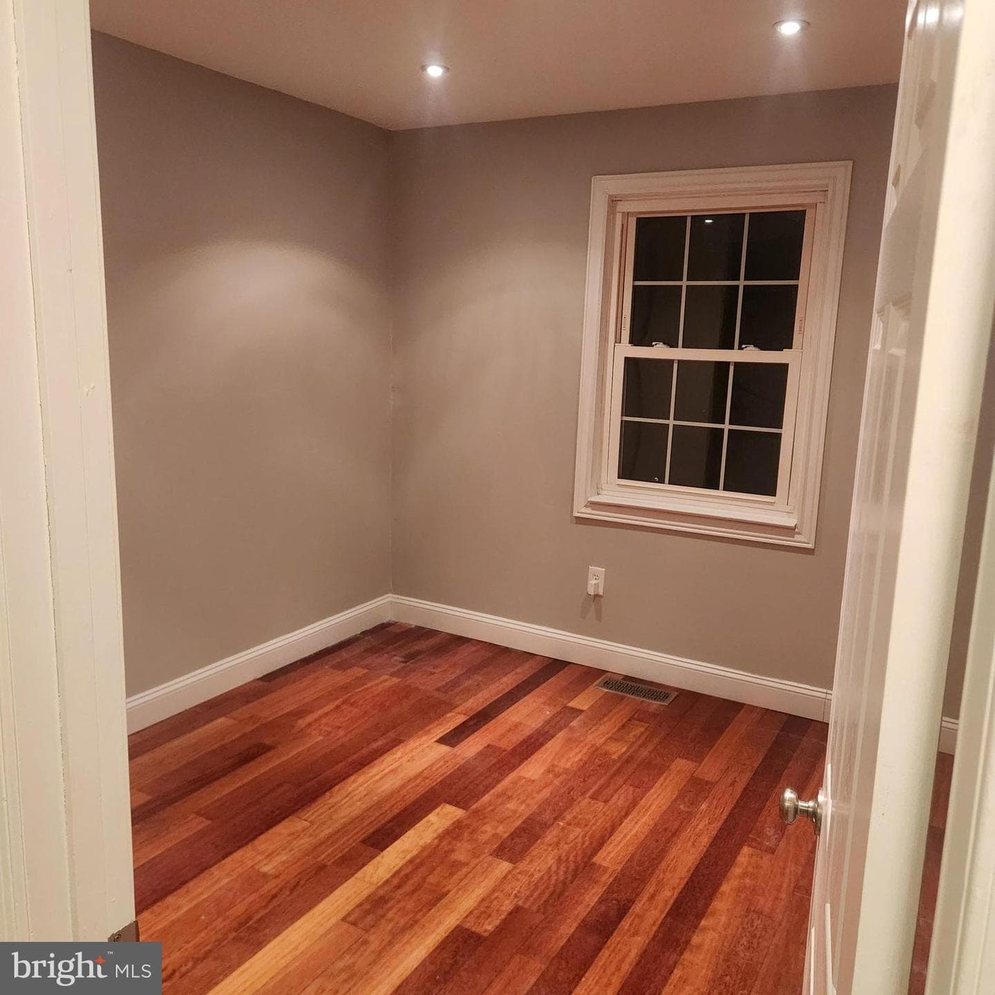 8307 Snowden Oaks Place photo 13