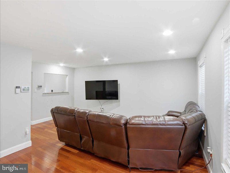 8307 Snowden Oaks Place photo 2