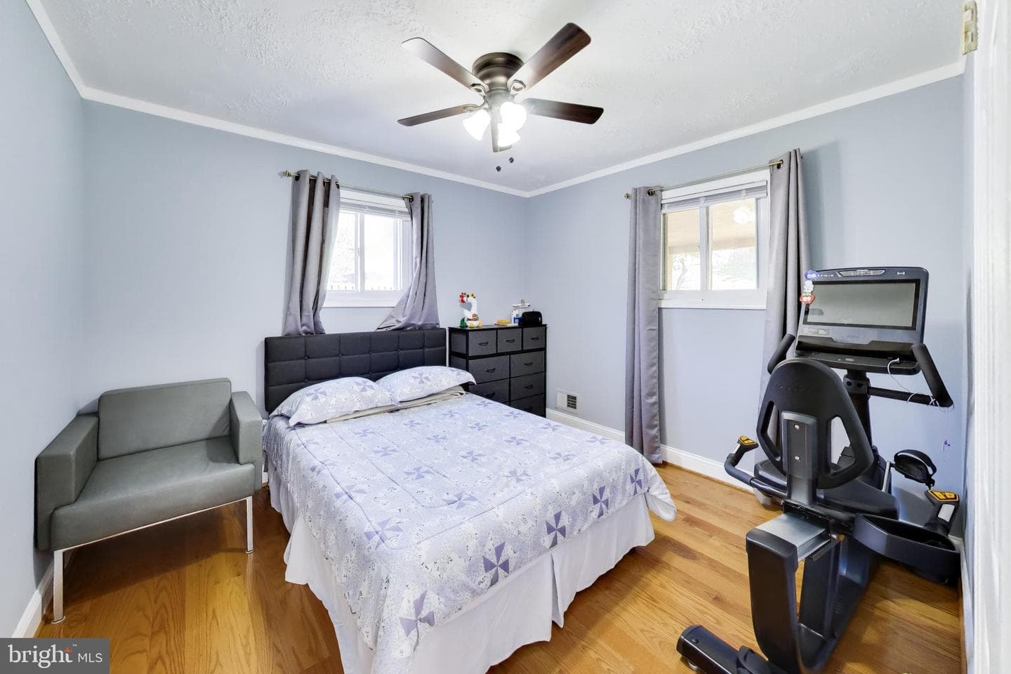 1031 Marton Street photo 20