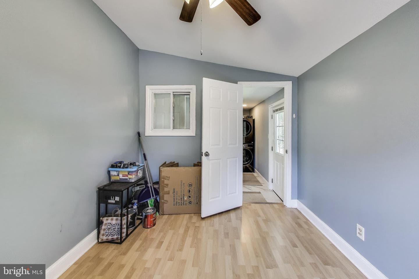 1031 Marton Street photo 23