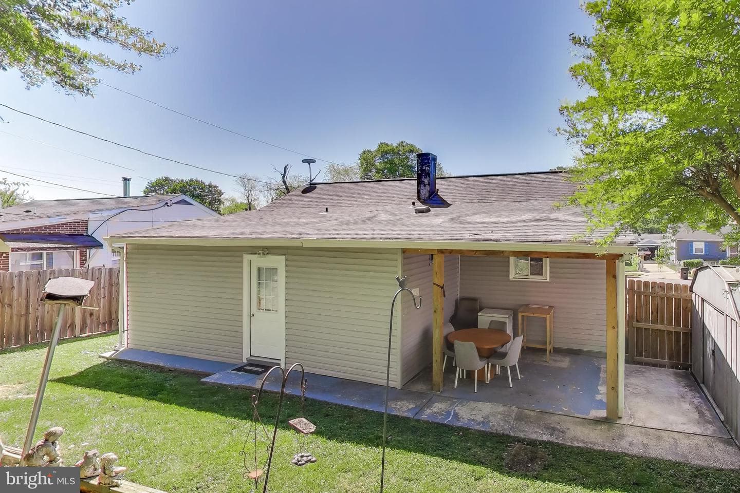 1031 Marton Street photo 26