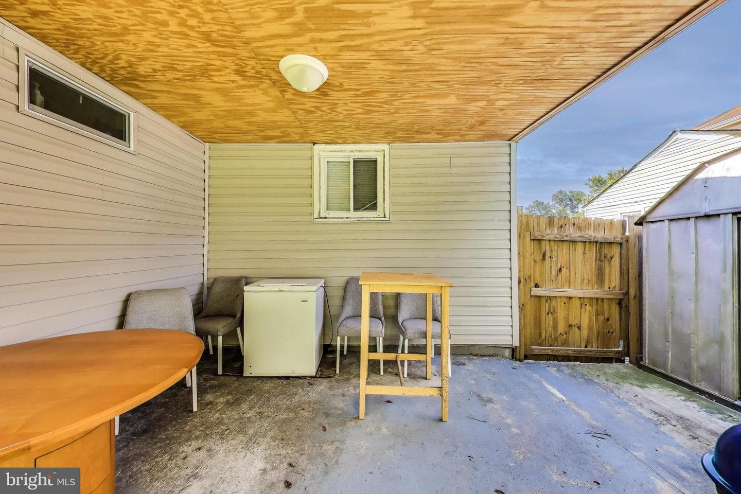 1031 Marton Street photo 29
