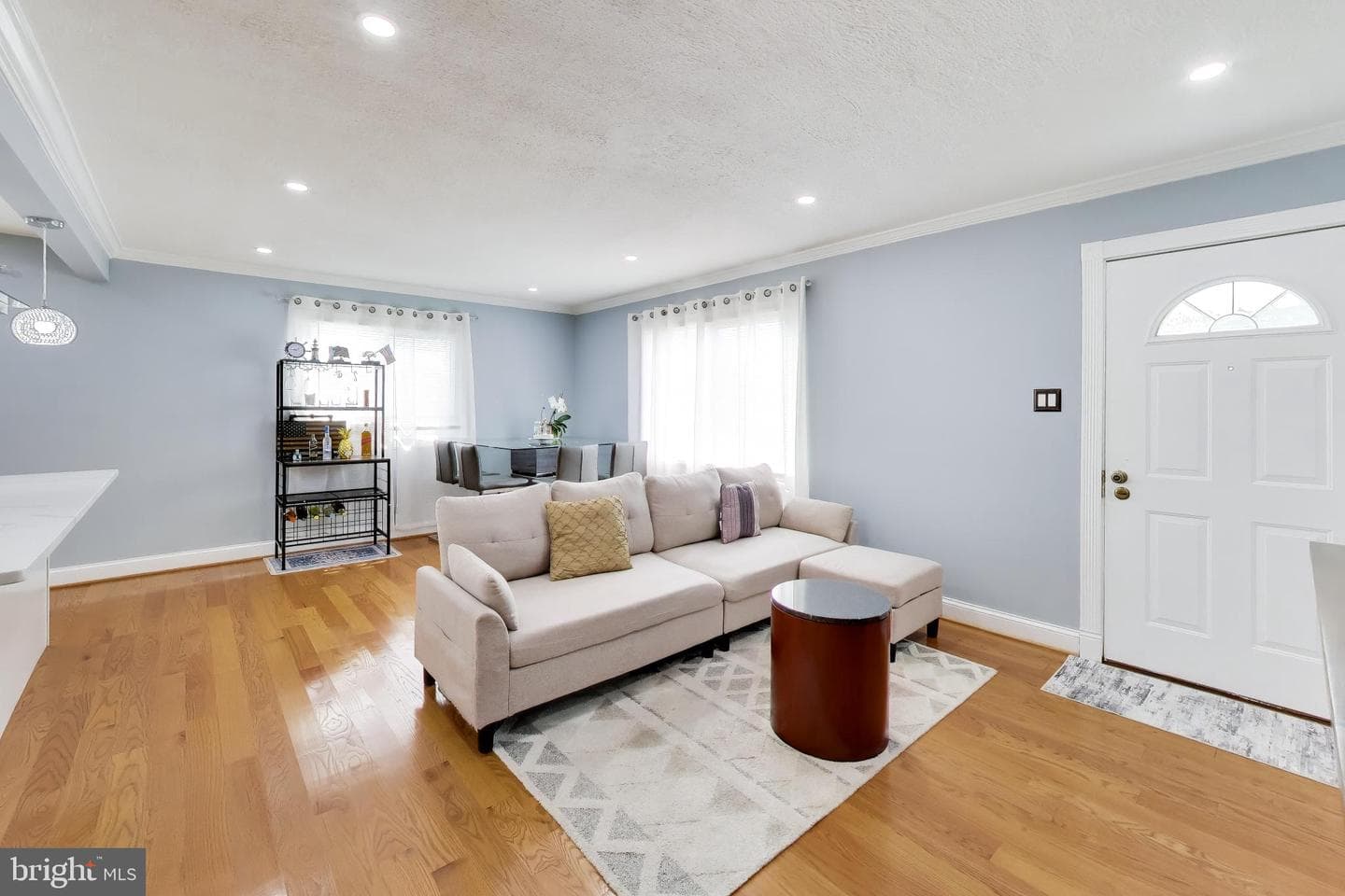1031 Marton Street photo 7