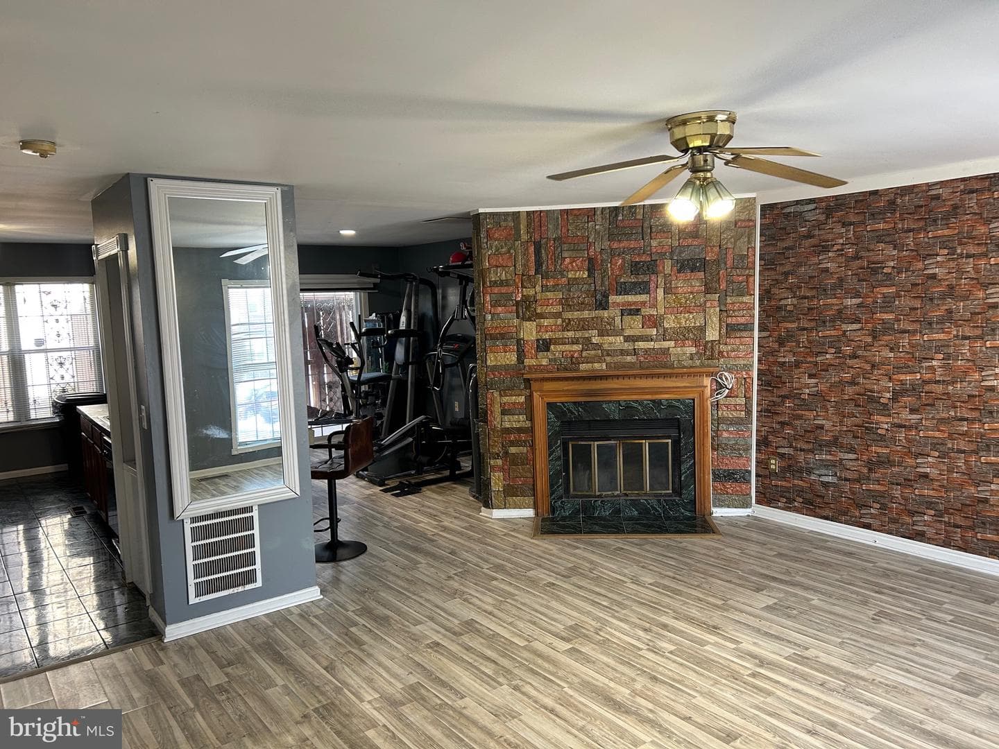 14517 London Lane photo 2