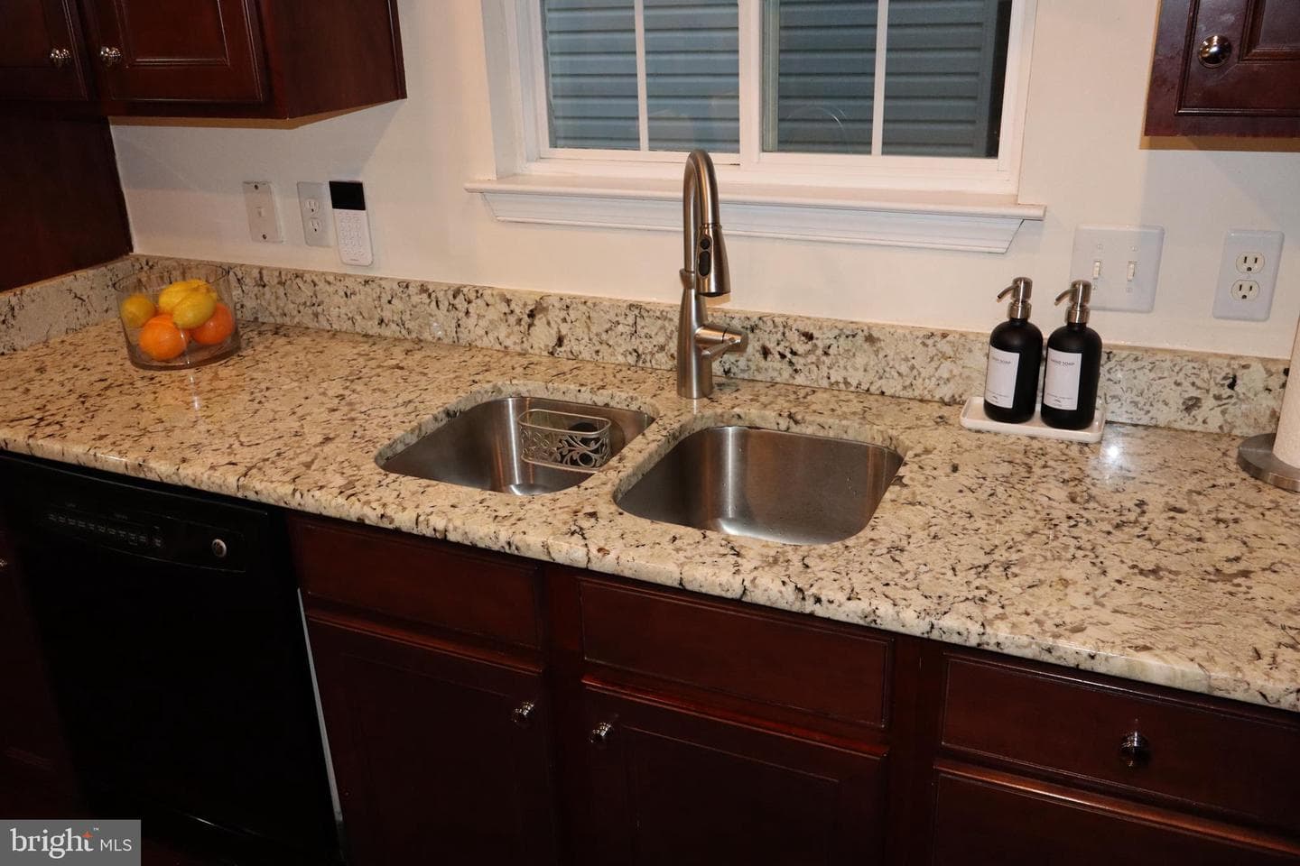 15622 Chadsey Lane photo 9