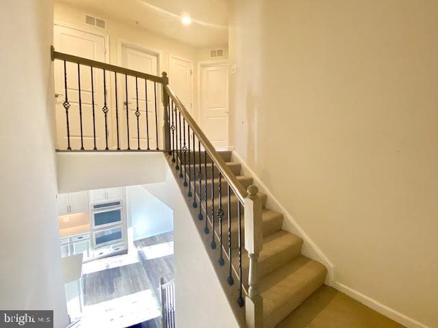 6906 Stansbury Lane photo 10