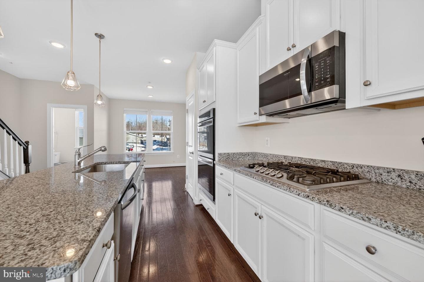 215 Phoenix Drive photo 9