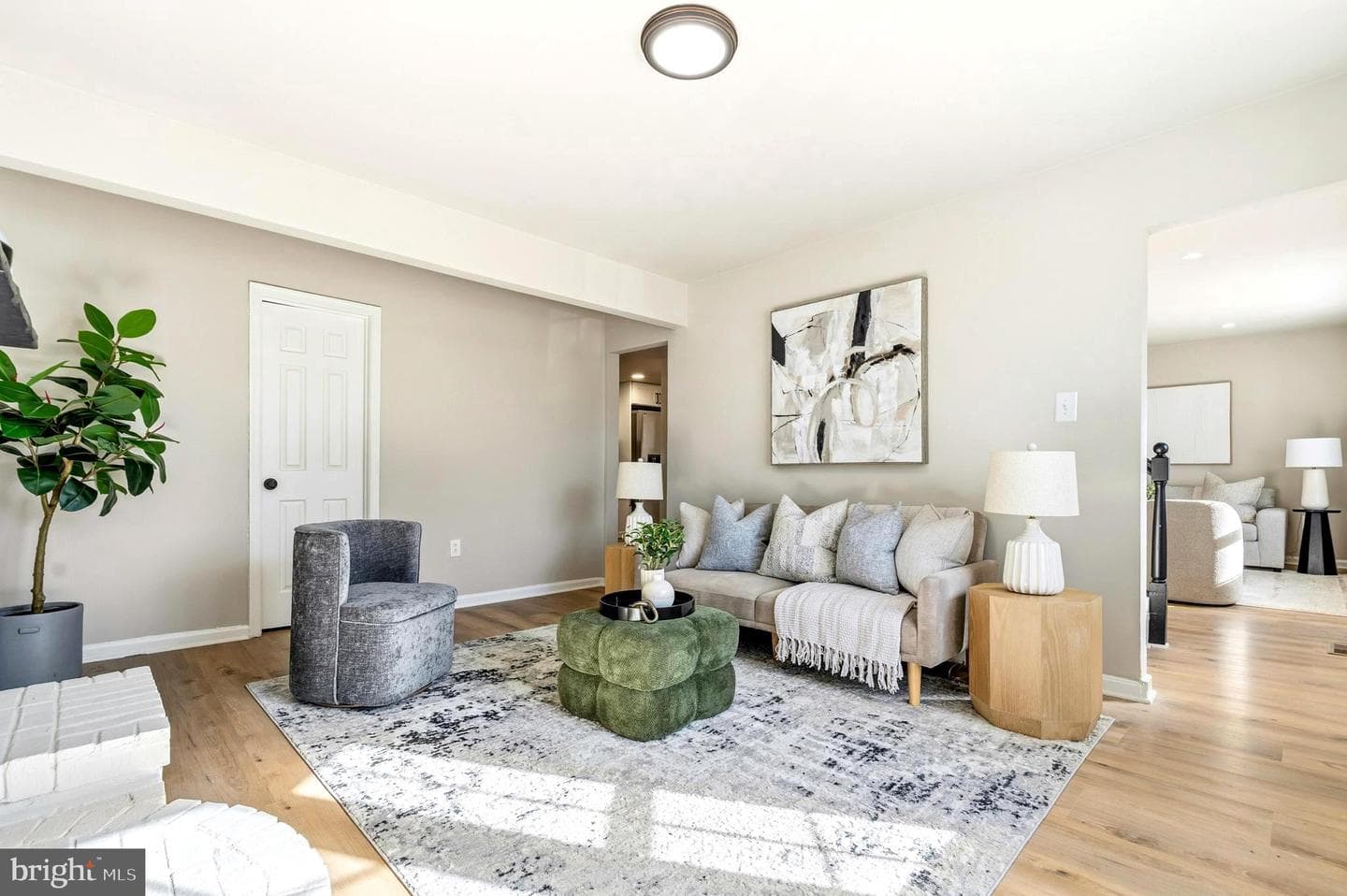8714 Jeremy Court photo 4