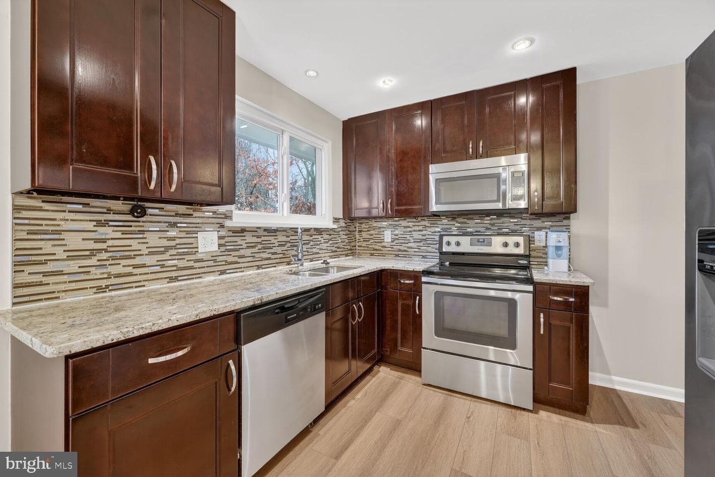 700 Kings Lane photo 37