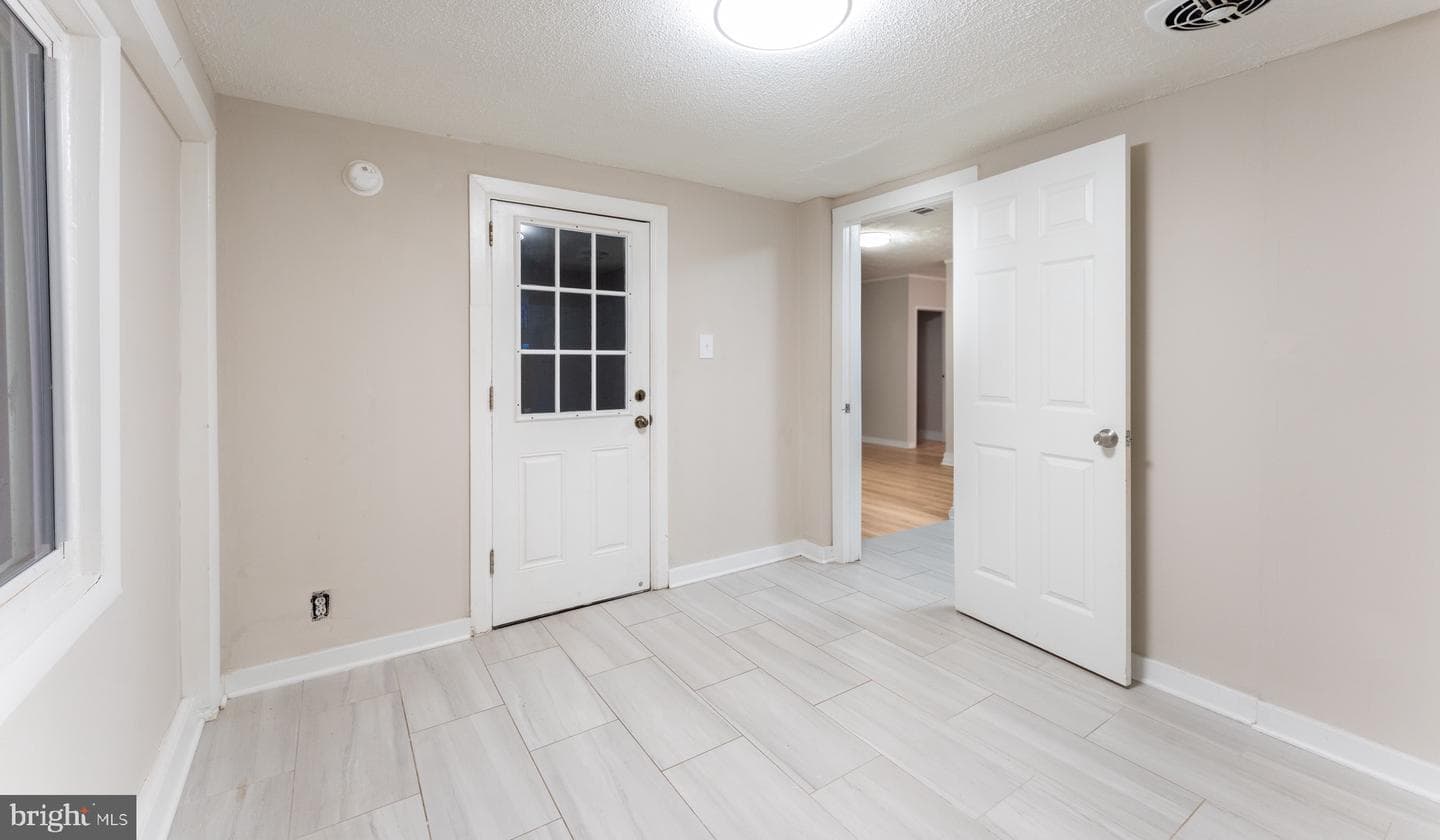 7700 Greenleaf Road photo 19