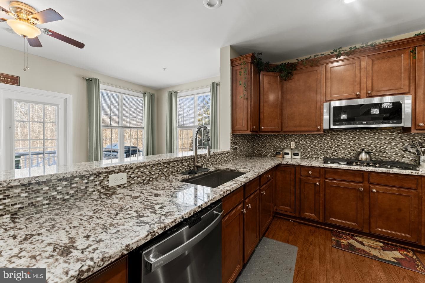 321 Radiant Court photo 22