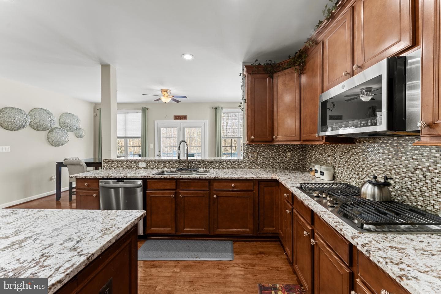 321 Radiant Court photo 24