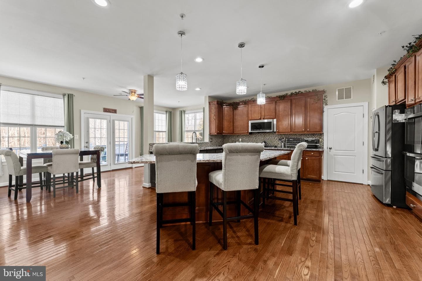 321 Radiant Court photo 25