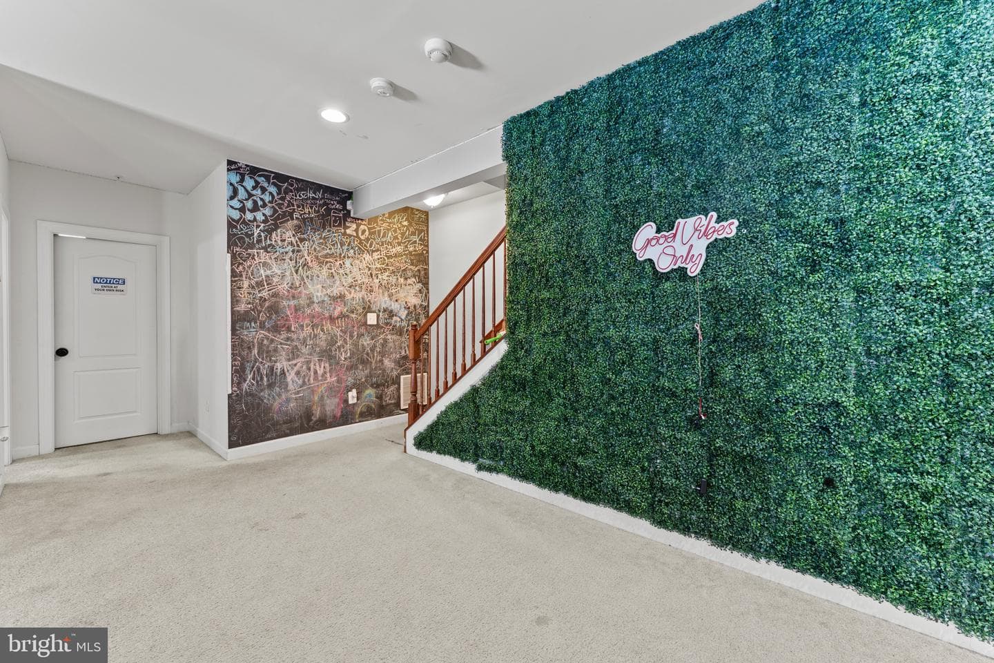 321 Radiant Court photo 56